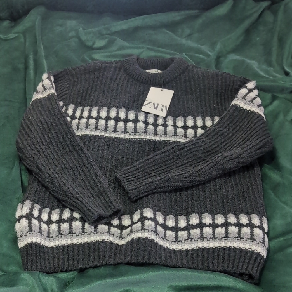 Zara Kids/12 Charcoal & Light  Gray Crewneck Sweater